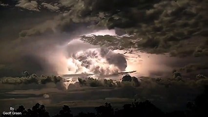 Un orage incroyable dans le ciel d'Australie