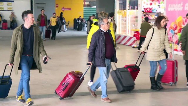 Estaciones y carreteras se llenan en la primera fase de la operación Semana Santa