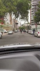 Adolescentes são flagrados pilotando patinetes elétricos de forma irregular pelas ruas de Salvador; veja vídeo