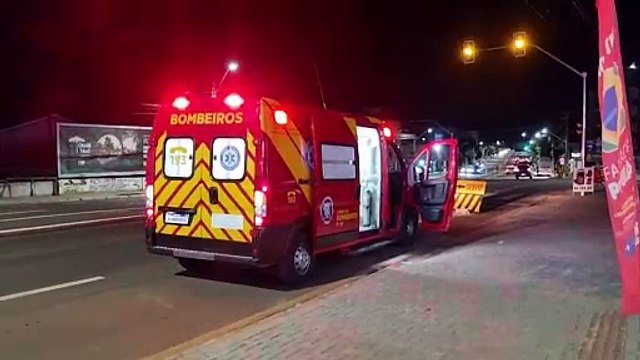 Ciclista sofre queda na Avenida Carlos Gomes e é socorrido pelo Siate
