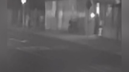 Imagem flagra momento em que homem é atacado por pitbull no Bairro Cancelli