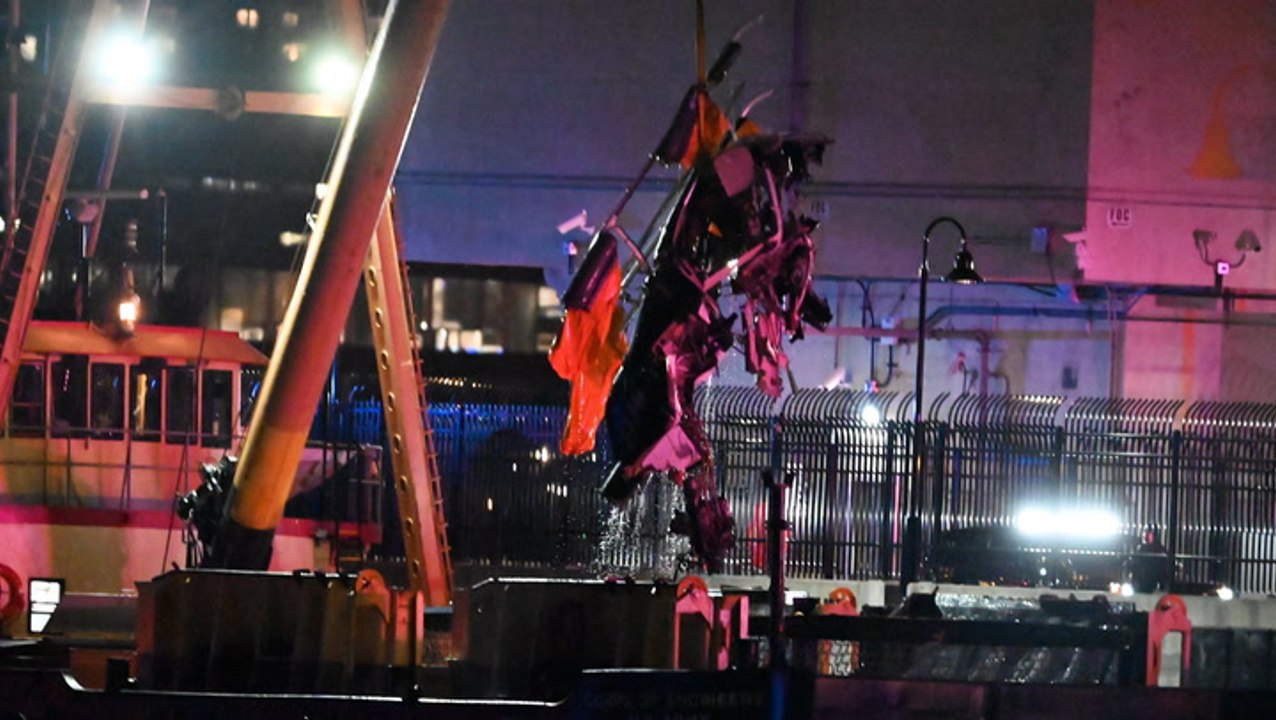 Helicopter crash over Hudson River kills all 6 passengers on board