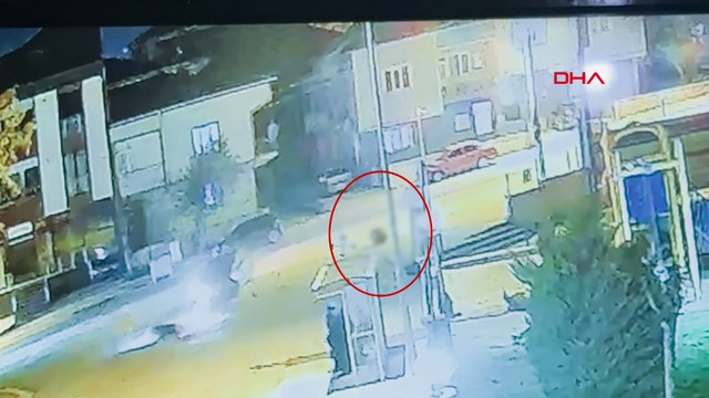 Bursa'da otomobil ile çarpışan motosikletin sürücüsü ağır yaralandı