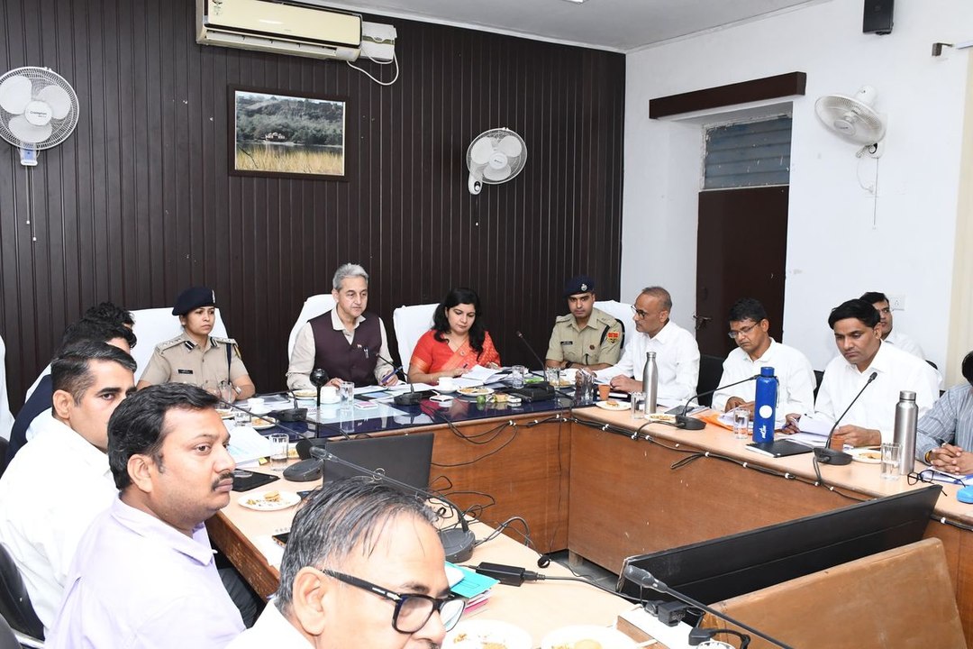 swm news...मुख्य सचिव बोले: गर्मी में पानी, बिजली व स्वास्थ्य सेवाओं में नहीं बरते लापरवाही