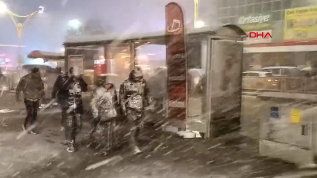 Kar yağışı bir şehri daha esir aldı!