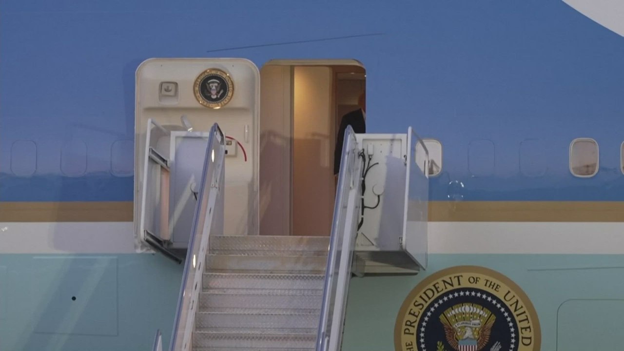 Tense silence between Trump and Elon Musk: they exit plane wordlessly and people gets confused