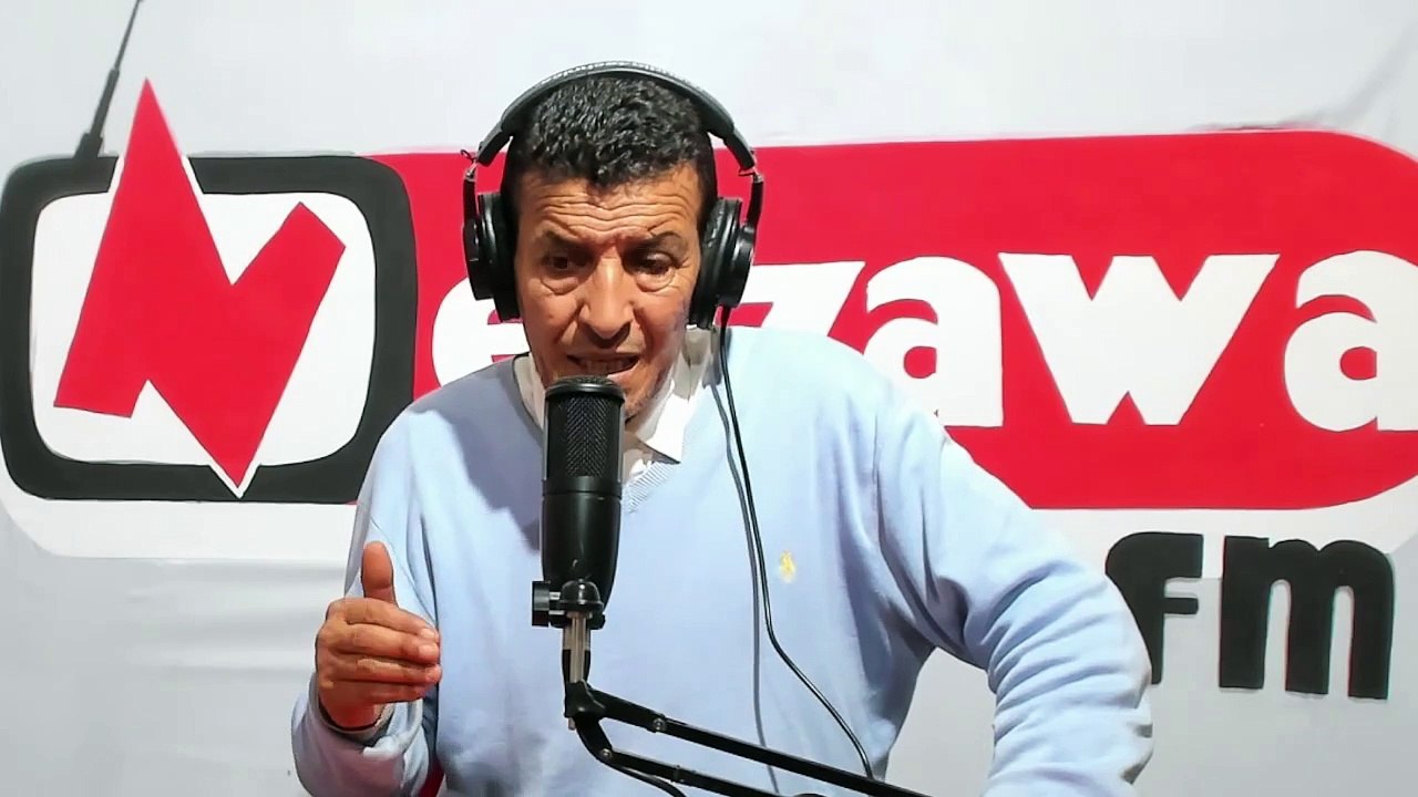 متابعة سير عملية تلقيح قطيع الاغنام بولاية ڨبلي  احمد عمارة رئيس دائرة الانتاج الحيواني بالمندوبية الجهوية للتنمية الفلاحية بڨبلي