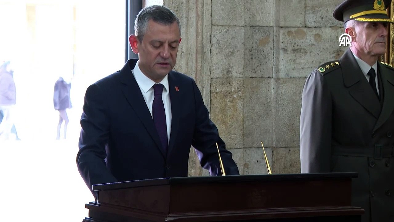Özgür Özel'den Anıtkabir'de 'Ekrem İmamoğlu' mesajı