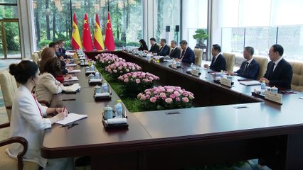 El PP acusa a Sánchez de "huir" a China y el PSOE defiende la coordinación con la UE