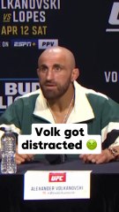 Alexander Volkanovski couldn't even focus on the question after seeing that couple 😭
