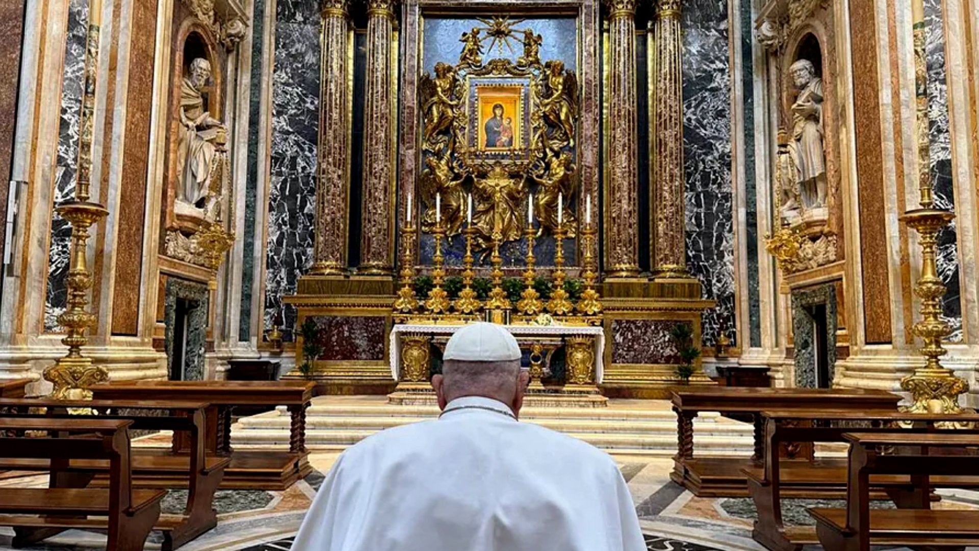 Nueva aparición sorpresa del Papa, esta vez para rezar antes de Semana Santa