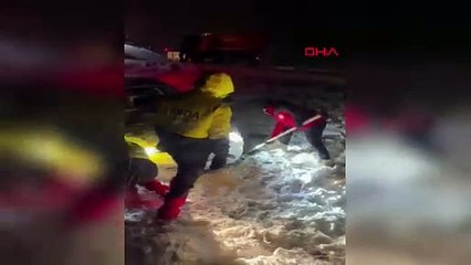 Nisan ayında kar esareti! 755 kişi mahsur kaldı