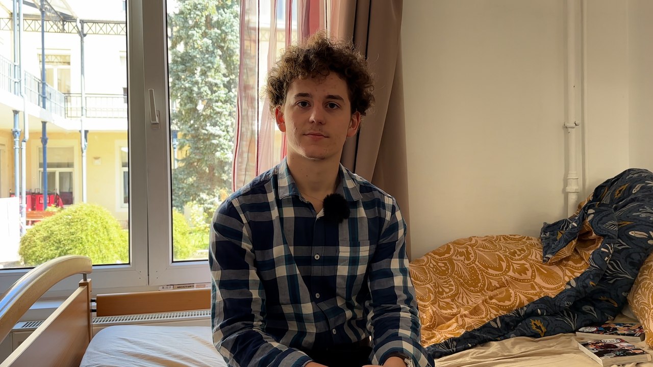 « J'ai même un lit médicalisé ! » : à 18 ans, Imanol vit dans un Ehpad