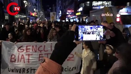 İzmir'de öğrenciler protestolara devam ediyor: 'Bu ülkenin gençliği biat etmeyecek'