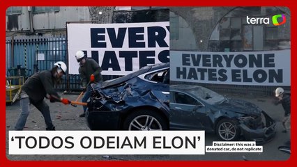 Críticos de Elon Musk destroem carro Tesla como forma de protesto, em Londres