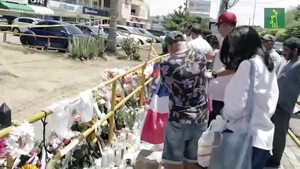 Decenas de personas acuden a la zona cero en memoria de las víctimas del Jet Set