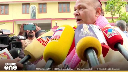 'പുകഴ്ത്തി പുകഴ്ത്തി ആളുകളെ ചീത്തയാക്കരുത്, ഭരണത്തിലിരിക്കുന്നവർ വിമർശനാതീതരല്ല'