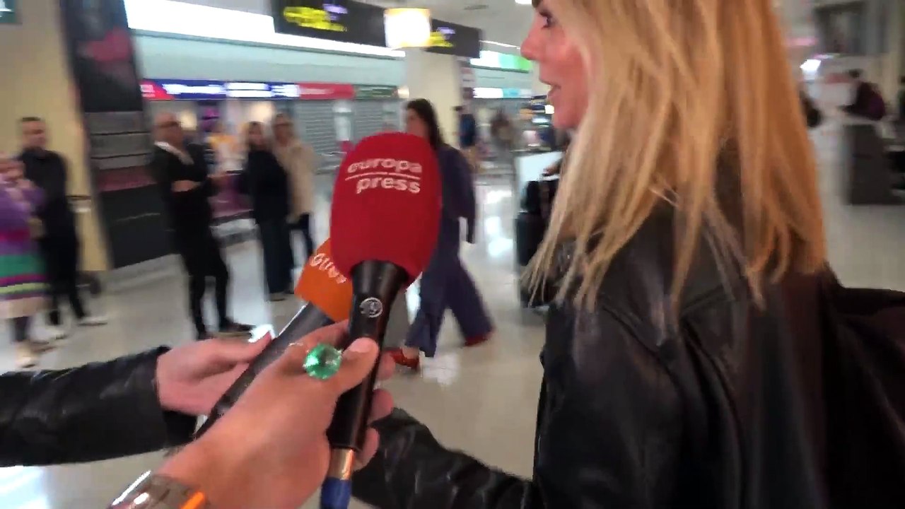 Amelia Bono se pronuncia sobre cómo ha sido el fortuito reencuentro con sus exsuegros, Raphael y Natalia Figueroa, en un avión