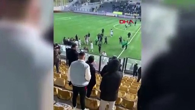 İstanbul'daki amatör küme maçı sonrasında ortalık savaş alanına döndü