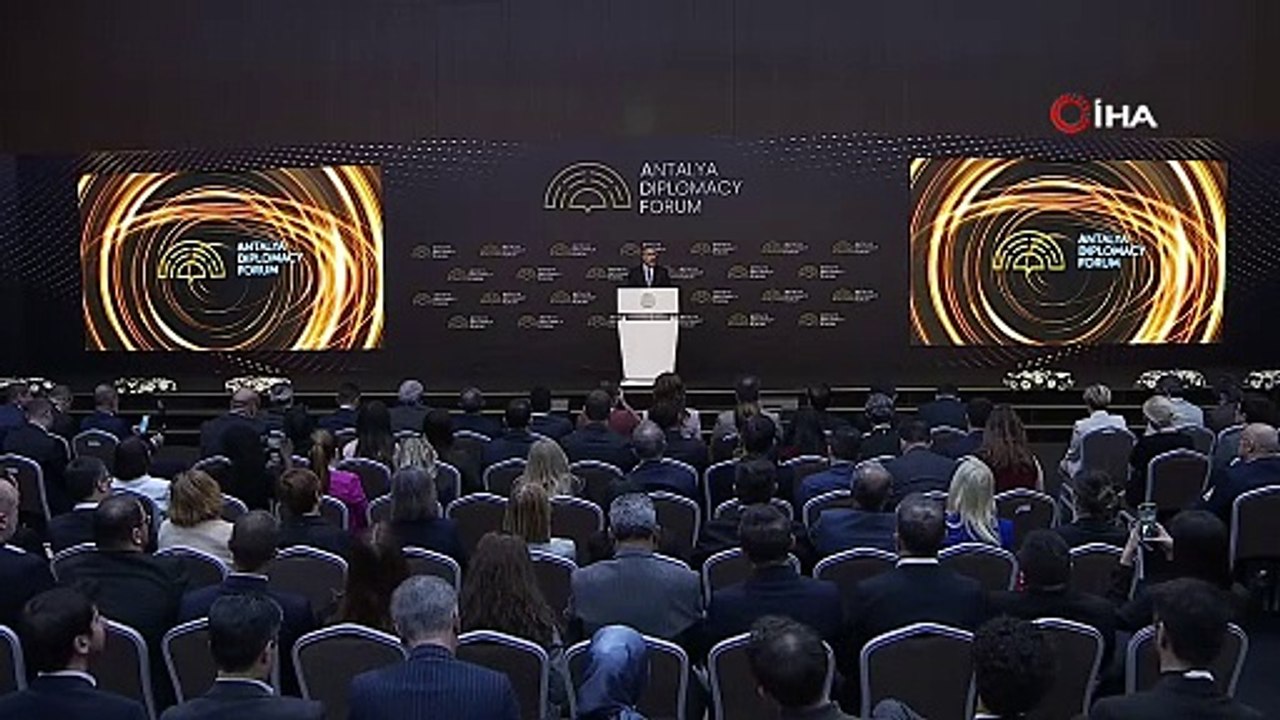 Bakan Fidan: "Filistin’de akan kanın durması için gayretlerimize son hızda devam edeceğiz. İsrail’in uyguladığı soykırım karşısında Filistinlilerin sesi olmaya kararlıyız"