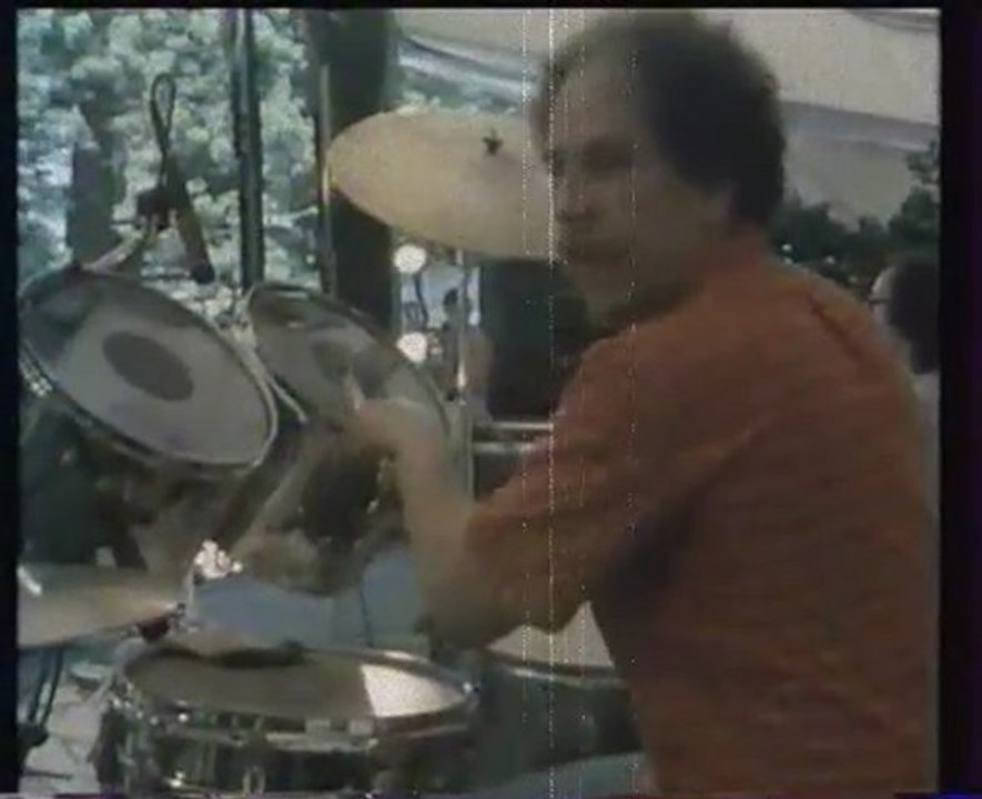 Idir  "Assif Aabas"(la soumam) 1979 arezki baroudi batterie