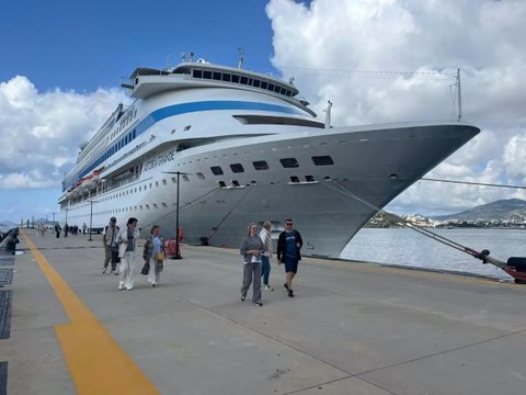 Kruvaziyer turizmi başladı İlk gemi yanaştı