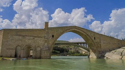Mostar Köprüsü’nün ikizi Aşka mezar olan köprü!