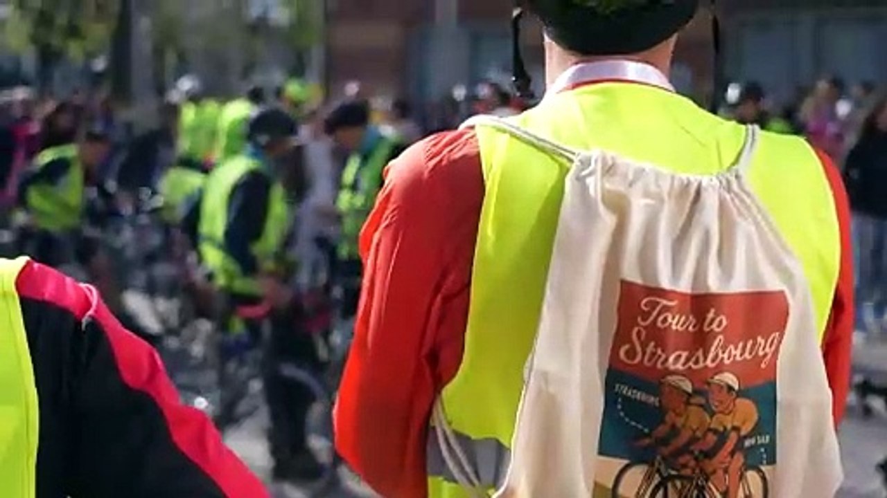 Radelnder Protest: Studenten aus Serbien in München