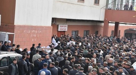 Kömür ocağında üzerine kaya düşen iş makinesinin operatörü öldü