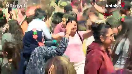 Portakal Çiçeği Karnavalında 'Rengarenk Fest' coşkusu