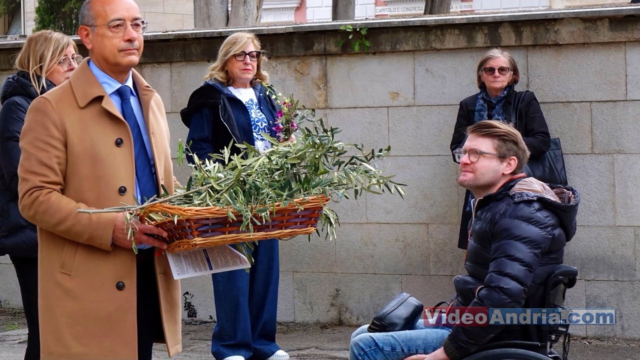 Andria, Domenica delle Palme al Cimitero: Santa Messa nella Cappella del Camposanto - Foto e video