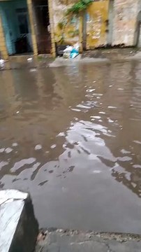 Moradores ficam ilhados no bairro de Periperi após fortes chuvas em Salvador