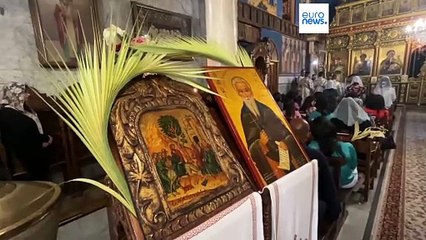 رغم القصف والدمار.. فلسطينيون يحيون أحد الشعانين في غزة