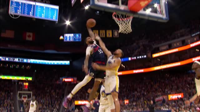 Jones takes flight and dunks over Curry