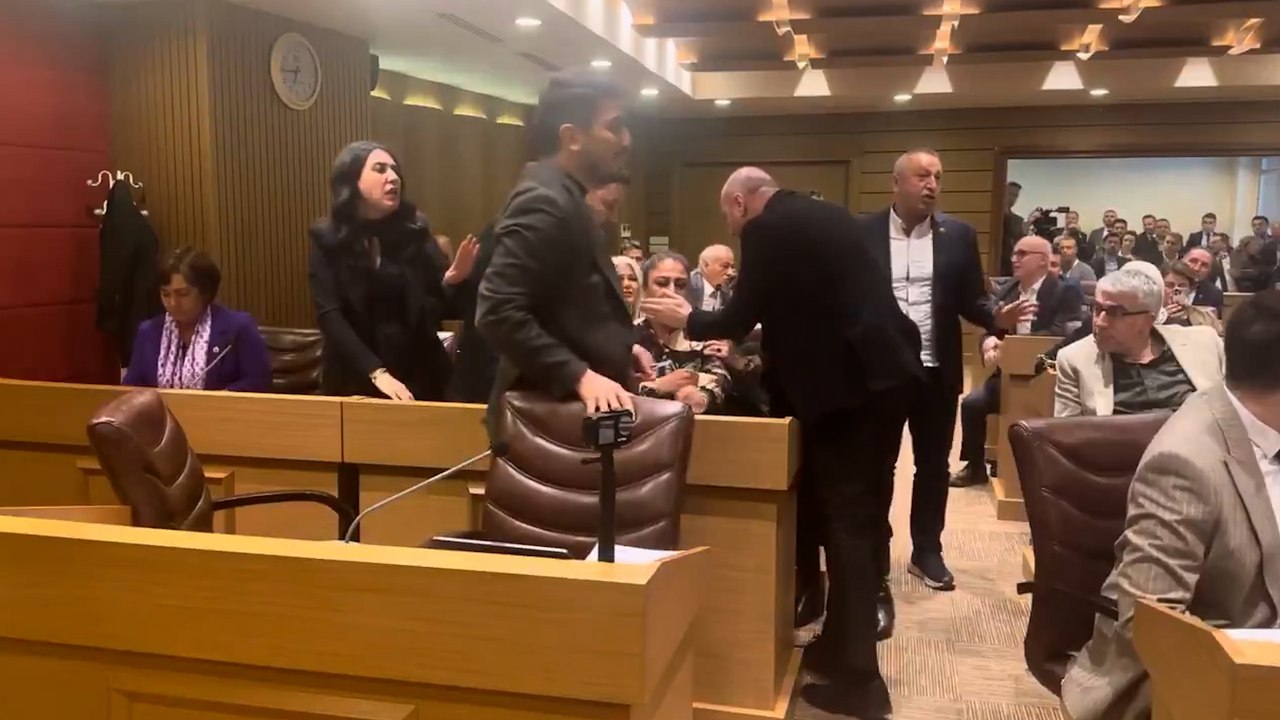 AKP'li belediye başkanı, CHP'li kadın üyeye küfür etti ortalık karıştı