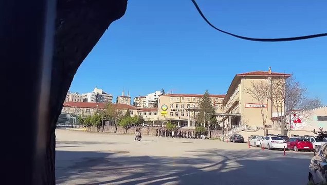 Öğretmenler sürgün edildi: Ankara'da Atatürk Lisesi’nde öğrenciler ve mezunlar direnişte