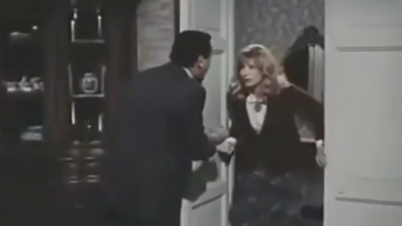 Gianni Letta, quando interpretò se stesso nel film «Io so che tu sai che io so» con Alberto Sordi e Monica Vitti
