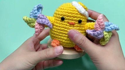 Crochet Chick Tutorial: 10. How to use the base included in the kit