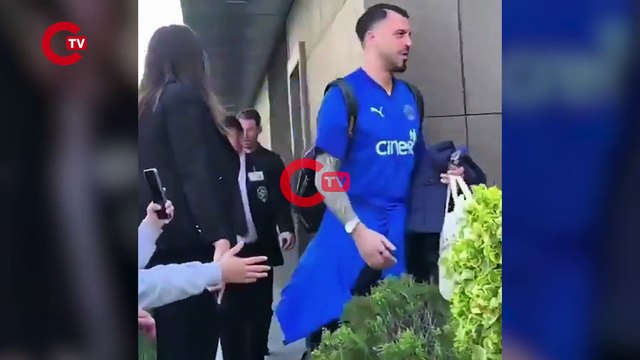 Kasımpaşa Teknik Direktörü Burak Yılmaz, 1-0 kaybettikleri Kayserispor maçının ardından bir taraftarla sözlü tartışma yaşadı.