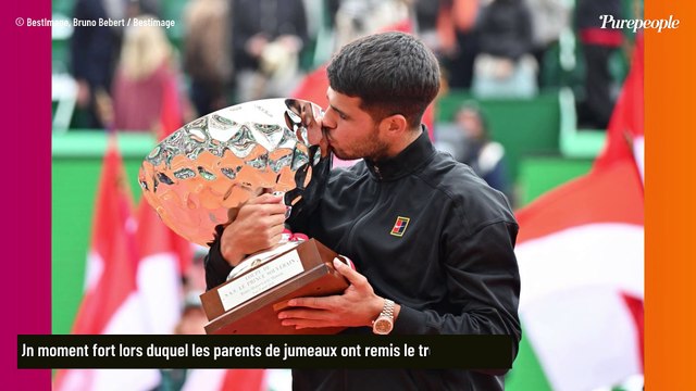 Bleu denim, perles et chignon flou : Charlene de Monaco affirme son style aux côtés de son mari Albert