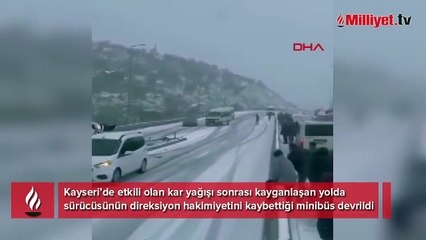 Kardan kayganlaşan yolda devrilen minibüse otomobil çarptı