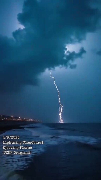 Walking lighting caught on camera 😳😳