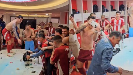 La gran fiesta de Mendilibar tras ganar la liga griega con Olympiacos