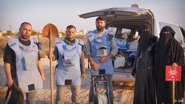 Syria: The painstaking task of clearing wartime landmines