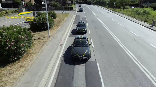 GDF FIRENZE: SCOPERTO MAGAZZINO DELLA DROGA . ARRESTATO UN RESPONSABILE. SEQUESTRATI 15 KG DI COCAINA, 12 KG DI MARJUANA E 37.000 EURO IN CONTANTI. (14.04.25)