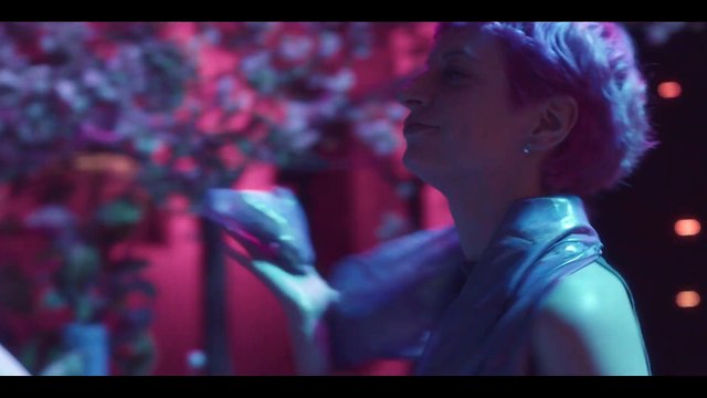 ¡Caigan las rosas blancas! - Tráiler