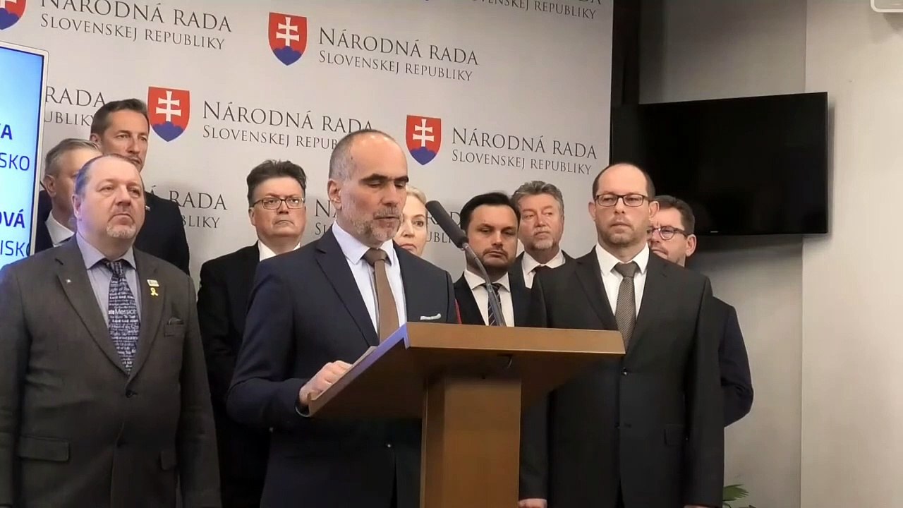 ZÁZNAM: KDH: Vláda pri ochorení slintačky a krívačky zlyhala, R. Takáč by mal odstúpiť