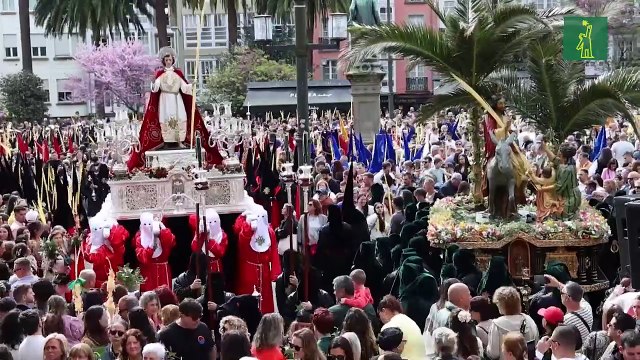 Las procesiones de La Borriquita, con permiso de la lluvia, inauguran la Semana Santa