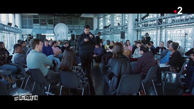 Vidéo : Charlotte Gainsbourg évoque les liens avec sa mère Jane Birkin et comment le documentaire Jane par Charlotte les a rapprochées dans Les rencontres du Papotin sur France 2 Photo : Charlotte Gainsbourg et sa mère Jane Birkin (habillée en Céli