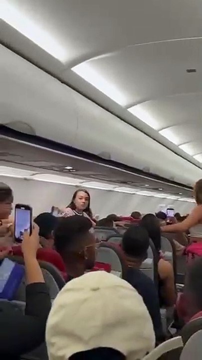 Passageiros reclamam de voo da Latam com destino a Salvador